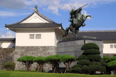 Statue of Mogami Yoshiaki with castle turret