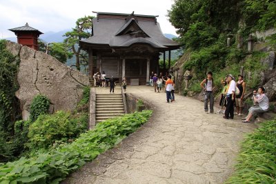 Path to the Kaizan-dō
