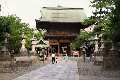 Main gate of Hakusan-jinja