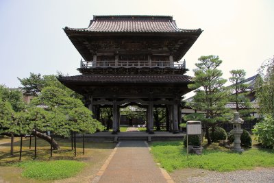 Main gate of Hōkō-ji in the Teramachi