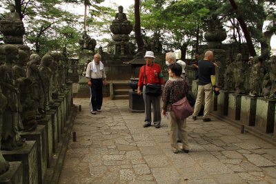Tourists visiting the Gōhyaku Rakan, Kita-in