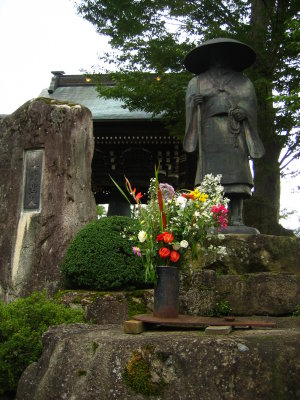 Statuary at Honkō-ji