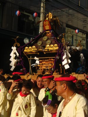 Carrying a festival float in the parade