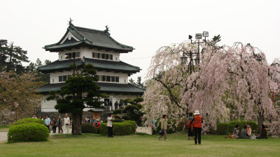 Hirosaki-jō donjon from the Honmaru