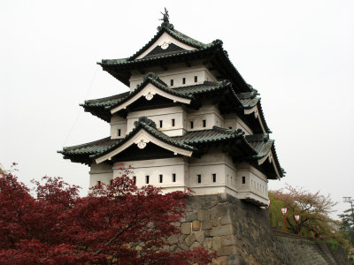 Centered view of the tenshu-kaku