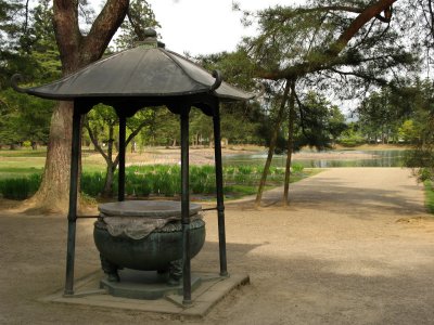 Incense urn near the Kaizan-dō