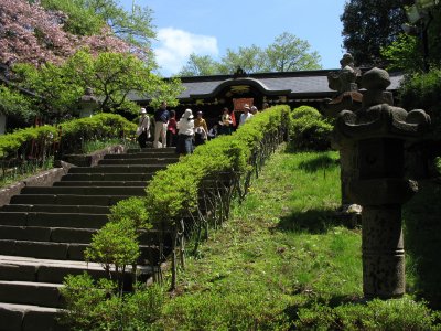 Steps leading up to Zuihō-den
