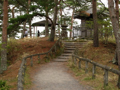 Pathway to old pavilion on Ōshima