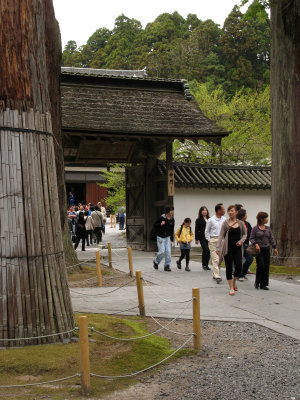 Path to the Hon-dō at Zuigan-ji