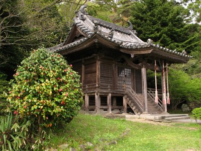 Small shrine on Fukuura-jima