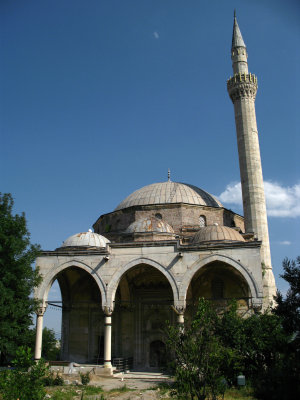 Facing the Mustafa Paša Mosque