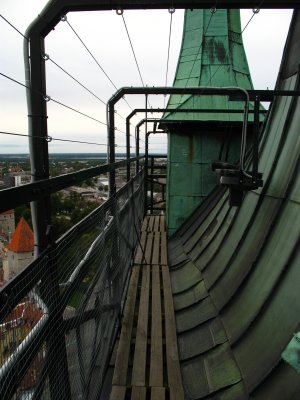 The narrow path around the tower roof