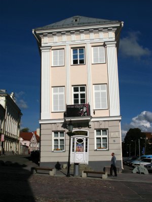 The leaning Art Museum of Tartu