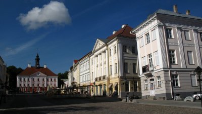 Tartu Art Museum and view down to Town Hall