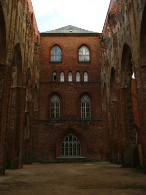 Cathedral ruins and University History Museum