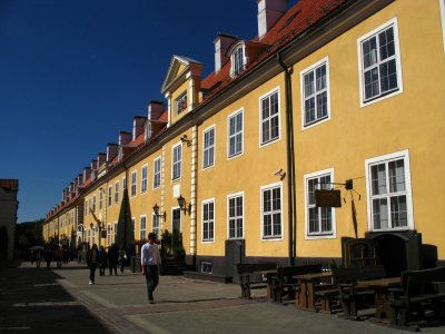 Long facade along Torņa iela