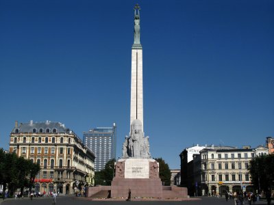 Brīvības Bulvarīs and Freedom Monument