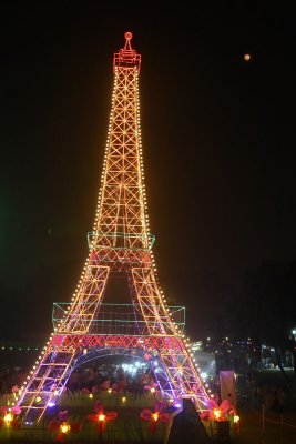 CG024 Moon Over Eifel Tower.jpg