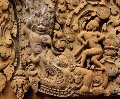 ??Banteay Srei - Wikipedia, the free encyclopedia
On the west pediment is Krishna killing his uncle Kamsa. Glaize wrote that the four library pediments, representing the first appearance of tympanums with scenes, are works of the highest order. Superior in composition to any which followed, they show true craftsmanship in their modelling in a skilful blend of stylisation and realism.
BANTEAY SREI