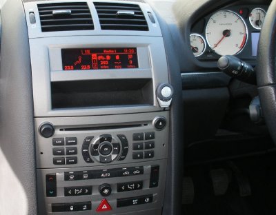 Peugeot 407 Coupe with Nokia CK7W.jpg