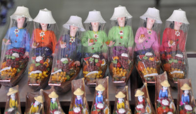 Female Merchant Figurines at Floating Market Rajburi _DSC4508.jpg