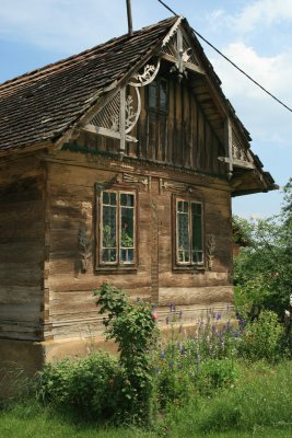 decorated eaves, Suvoj
