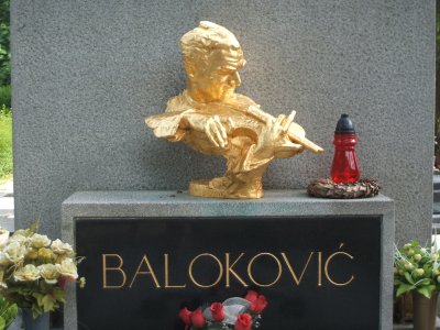 tomb of a Croatian violinist, Mirogoj Cemetery