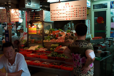 Jee-Lung Temple area - street side food stall