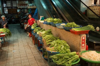 Jee-Lung Temple area - traditional market - vegetable stand