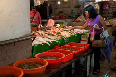 Jee-Lung Temple area - traditional market - seafood stand