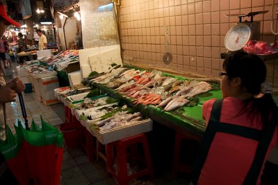 Jee-Lung Temple area - traditional market - seafood stand