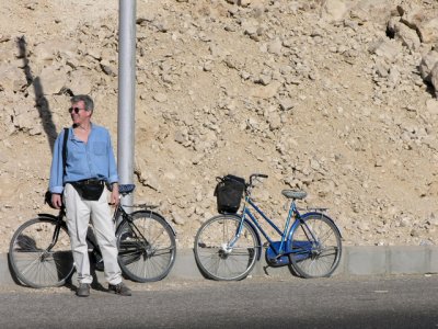 Biking to the Valley of the kings