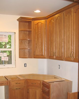 Sink wall with crown molding