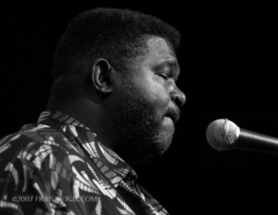 MB-SMALL-BW-DSC_5436.jpg
