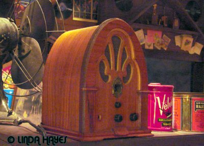 Antique radio+fan Rockwell exhib S3313
