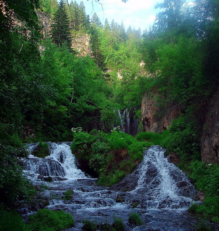 Roughlock Falls