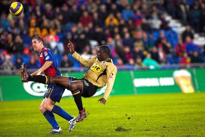 FCB Nr 11 Scott Chipperfield, FCL Nr 15 Lucien Mettomo