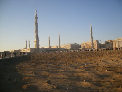 the cemetry is just behind the haram.Medina