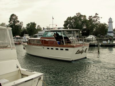 A beautiful Richardson heads to it's dock.