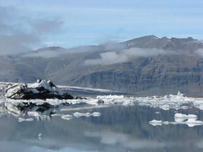 Iceberg on Jkulsrln with Holmafjell