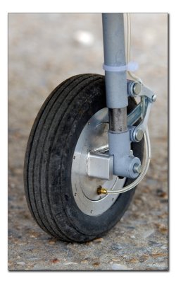 Even basic rear landing gear gets brakes