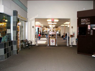 Bookstore to left, elevator to right,, resturant & gift shop at the end of hallway
