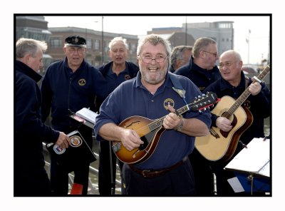 Sheringham Shantymen at Harwich 2006 x31.jpg