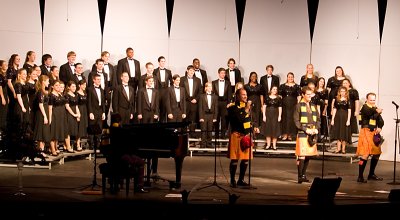 Caledon singing with Fraser High School choir