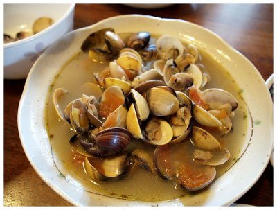Clams cooked in white wine sauces with a touch of pepper, cubed tomatoes and fresh garlic