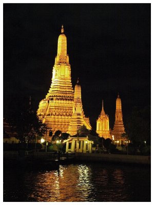 The famous Wat Arun (วัดอรุณ)