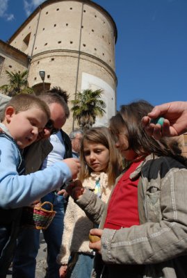Playing to tap two eggs - Lo scucchio 3