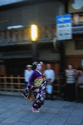 Geiko/Geisha in a hurry