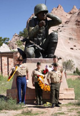 7511 Gunny James with Young Marines laying a wreath at the Code Talker memorial