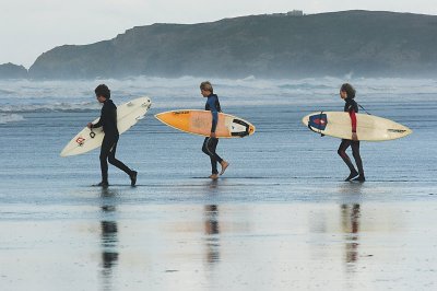 3 unknown surfers